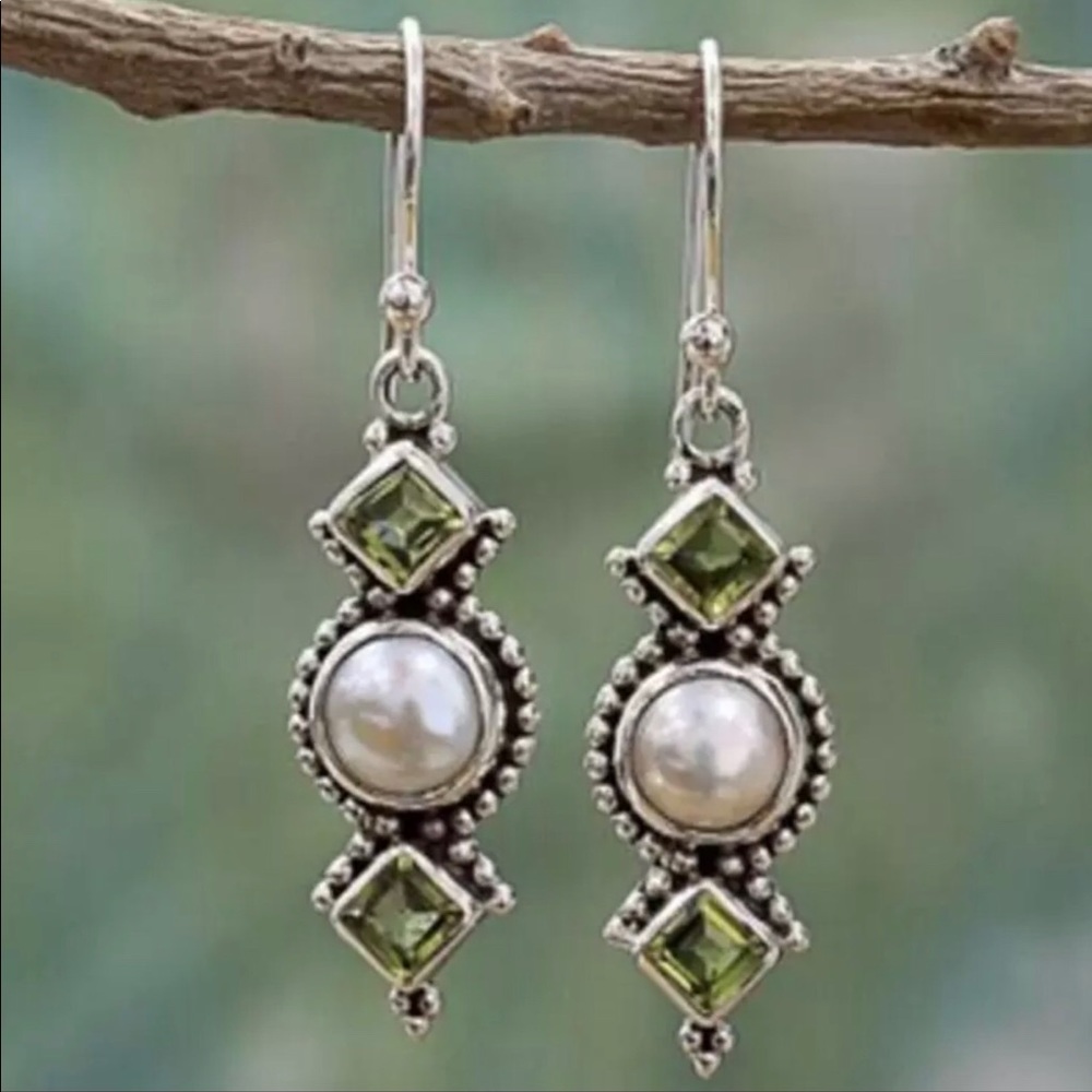 Beautiful Gift Idea - Silver Crystals and Pearl Earrings - Picture 7 of 7
